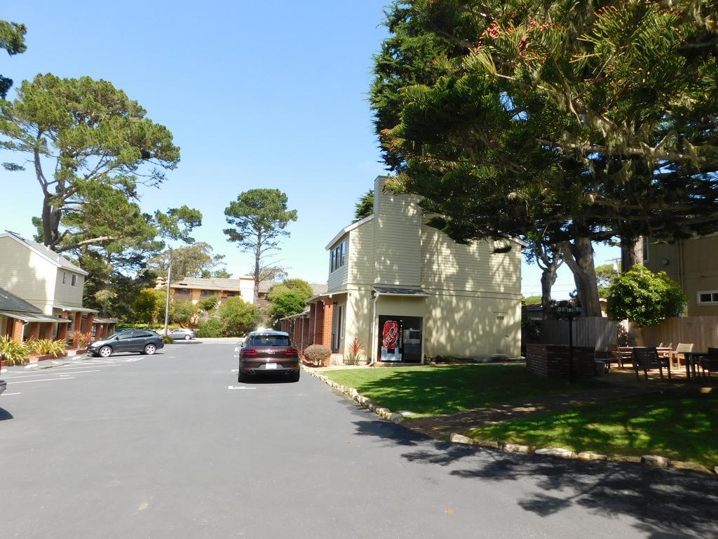 Pine Acres Lodge Пасифик Гроув Екстериор снимка