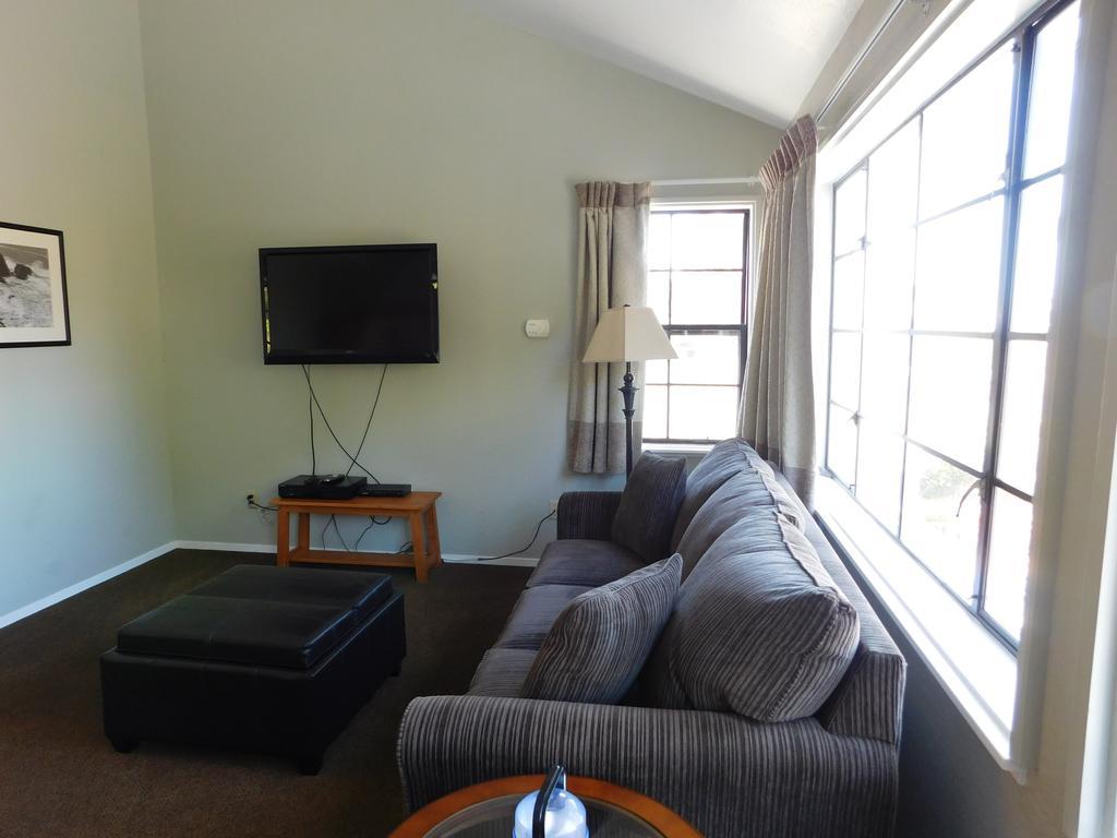 Pine Acres Lodge Пасифик Гроув Екстериор снимка