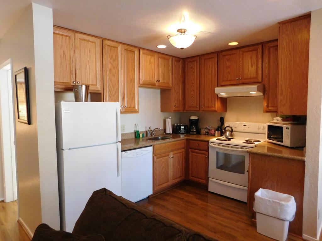 Pine Acres Lodge Пасифик Гроув Екстериор снимка