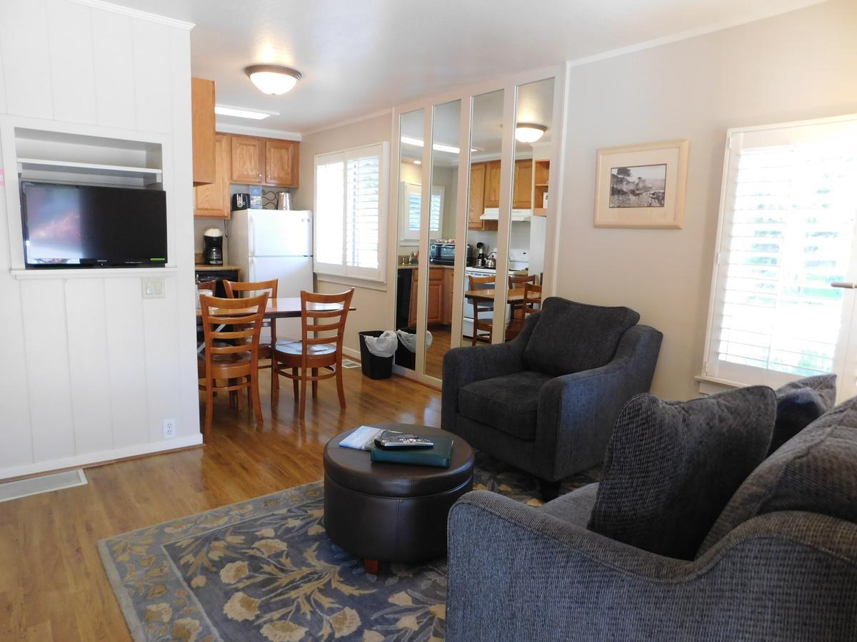 Pine Acres Lodge Пасифик Гроув Екстериор снимка