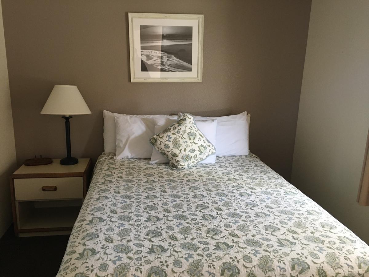 Pine Acres Lodge Пасифик Гроув Екстериор снимка