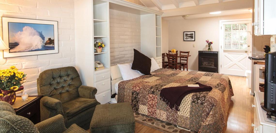 Pine Acres Lodge Пасифик Гроув Екстериор снимка