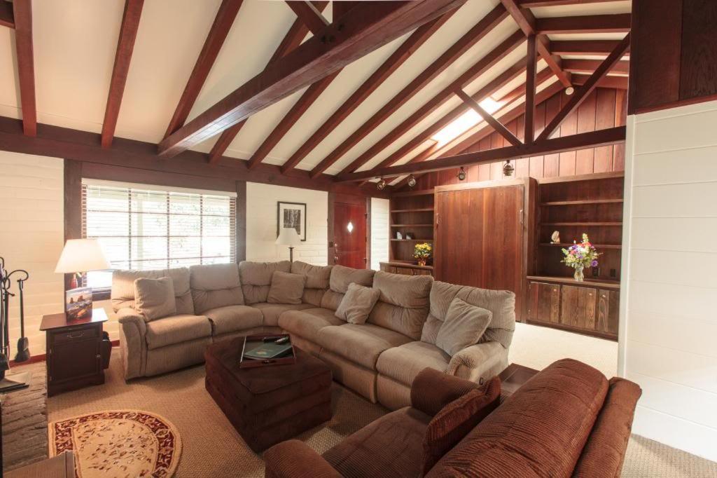 Pine Acres Lodge Пасифик Гроув Екстериор снимка